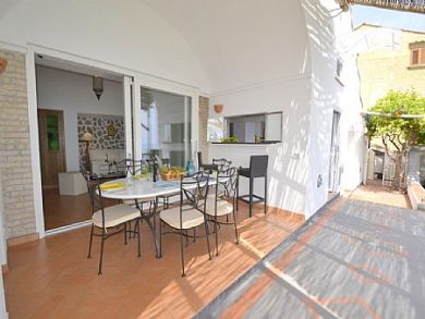 Private villa sleeps 6 in Praiano with pool by the Sea